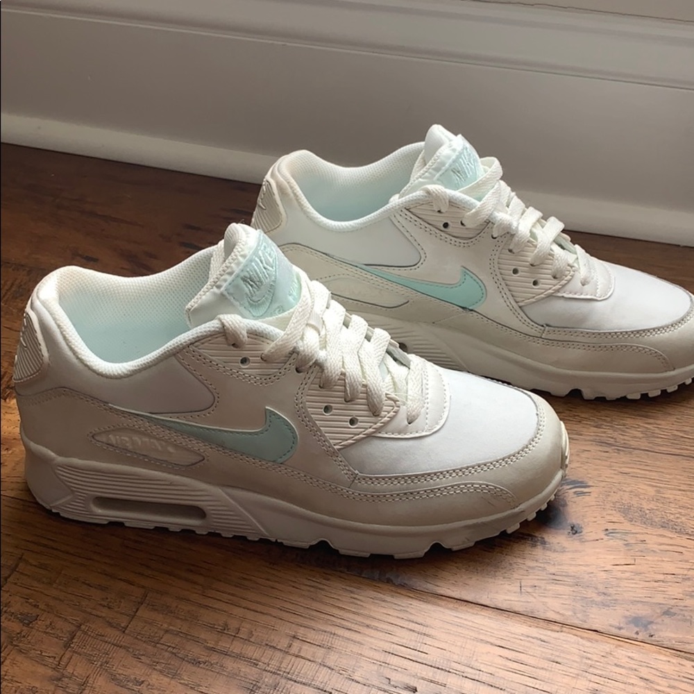 Woman’s Nike AirMax
